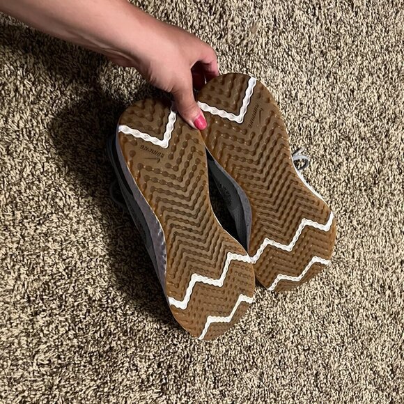 Nike Revolution 5 Premium Wolf Grey - Picture 5 of 6